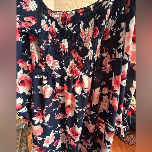 Ruched off-shoulder dress - Picture 4 of 4